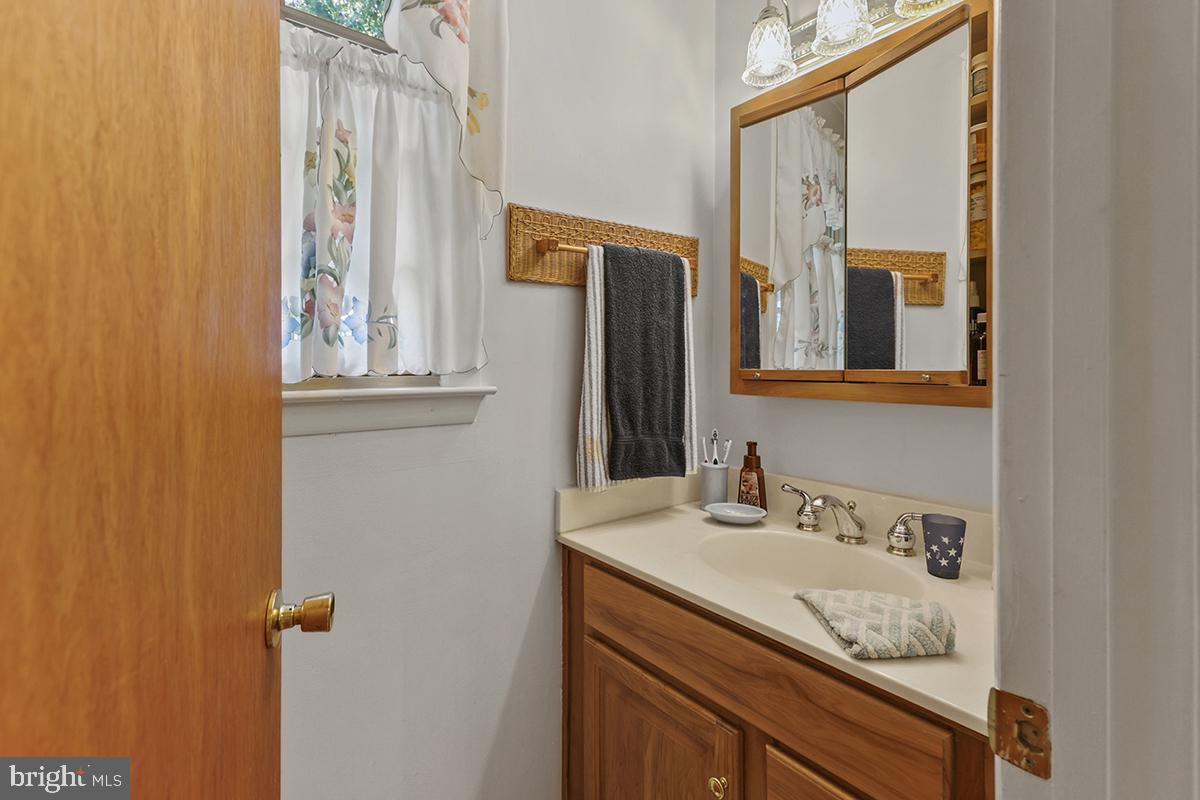 1314 Cape St Claire Road Annapolis, MD 21409 - Photo 40 of 60 Upper-level hall bathroom