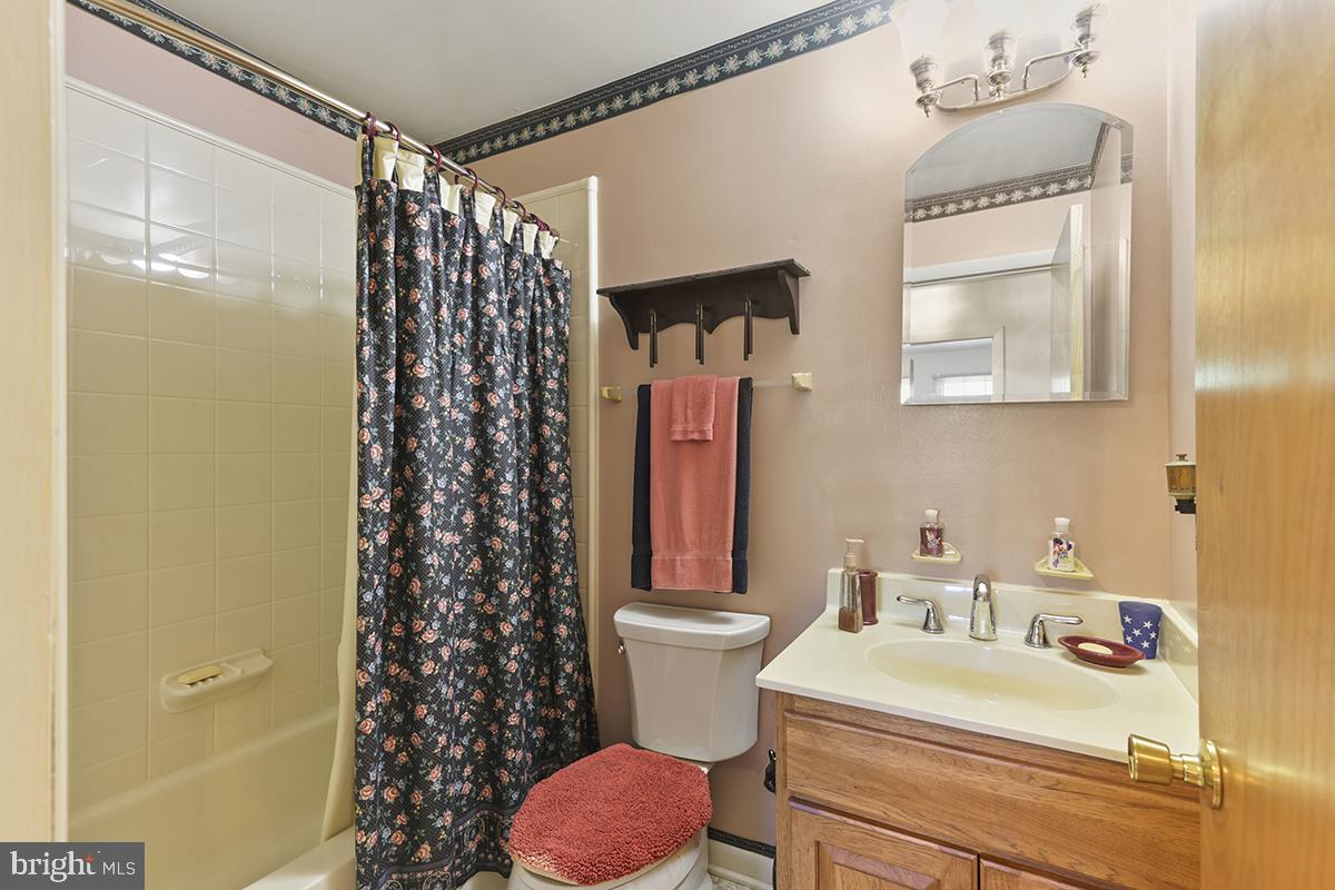 1314 Cape St Claire Road Annapolis, MD 21409 - Photo 41 of 60 Upper-level bathroom