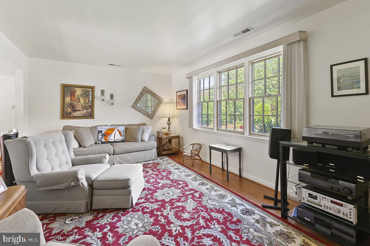 1314 Cape St Claire Road Annapolis, MD 21409 - Photo 6 of 60 Living Room