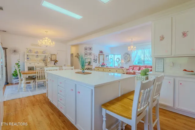 $724,900 | 289 Carr Gap Road, Speedwell, TN 37870