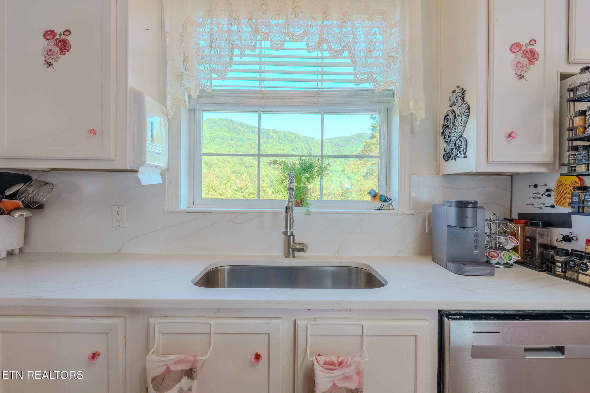 289 Carr Gap Road Speedwell, TN 37870 - Photo 15 of 45 9-web-or-mls-DSC05652-HDR