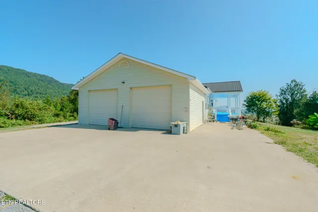 $724,900 | 289 Carr Gap Road, Speedwell, TN 37870