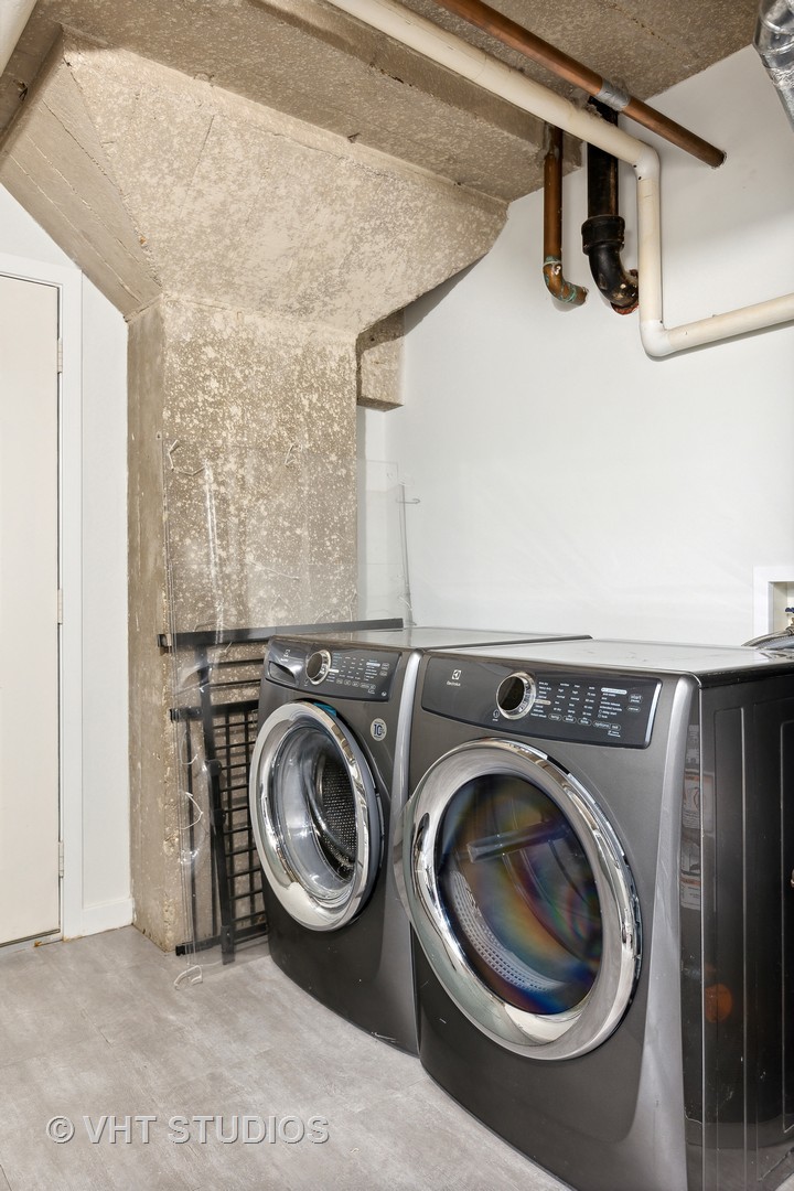 17 North Loomis Street, Unit 1J Chicago, IL 60607 - Photo 26 of 30 a utility room with dryer and washer