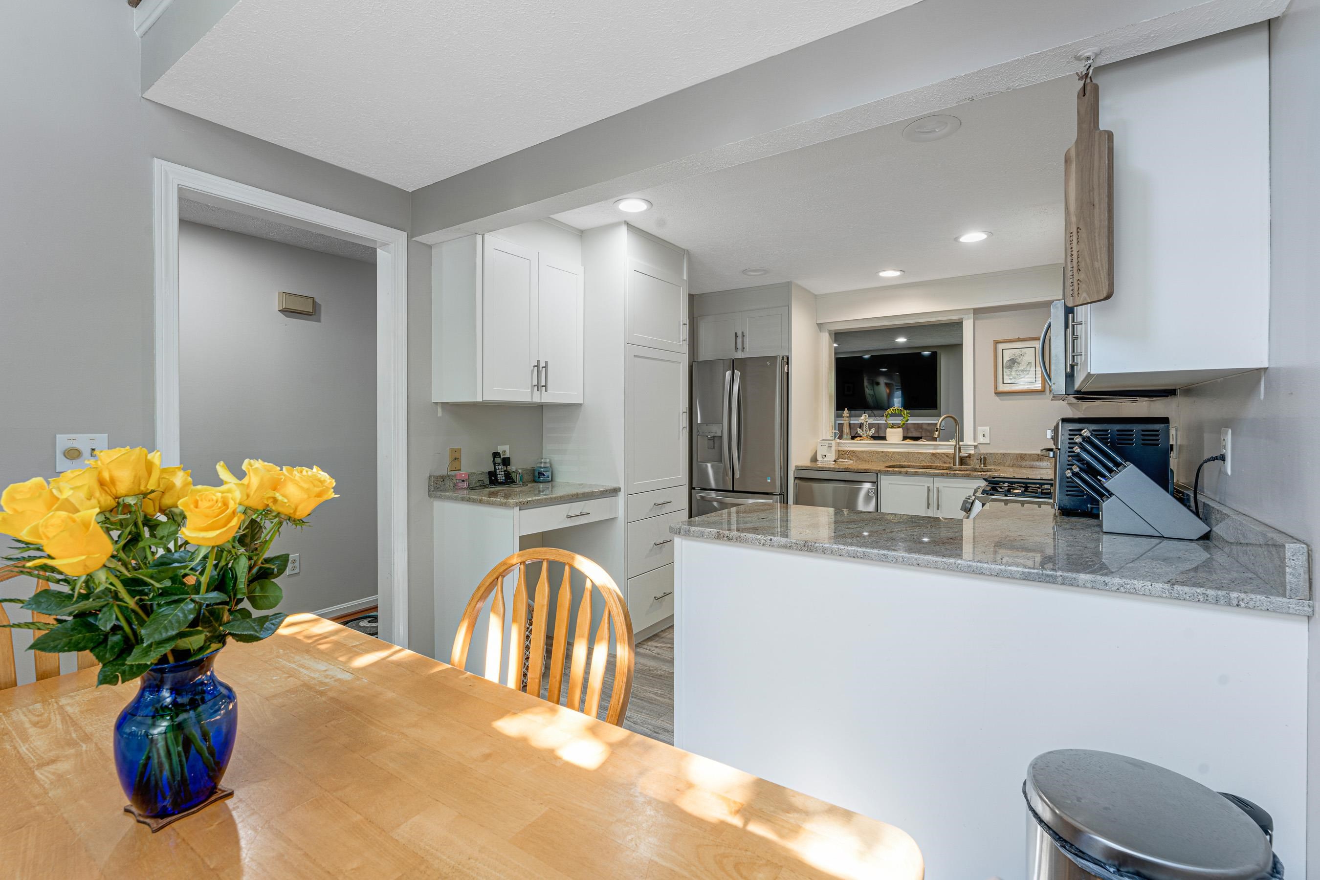 353 Winding Pond Road Londonderry, NH 03053 - Photo 5 of 45