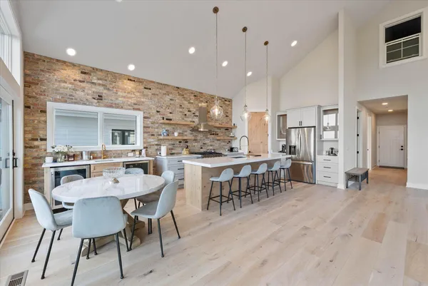 $1,390,000 | 1082 Seanma Wynd, Port Washington, WI 53074