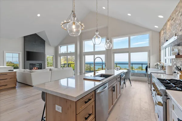 $1,450,000 | 1082 Seanma Wynd, Port Washington, WI 53074