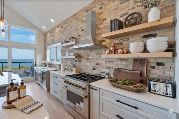 $1,390,000 | 1082 Seanma Wynd, Port Washington, WI 53074