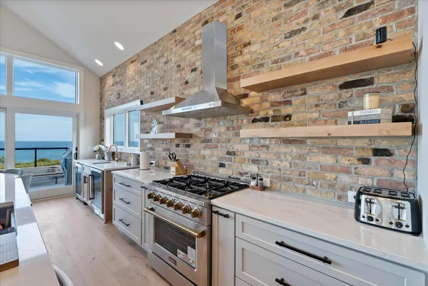 $1,390,000 | 1082 Seanma Wynd, Port Washington, WI 53074