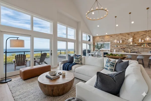 $1,390,000 | 1082 Seanma Wynd, Port Washington, WI 53074