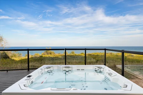 $1,390,000 | 1082 Seanma Wynd, Port Washington, WI 53074
