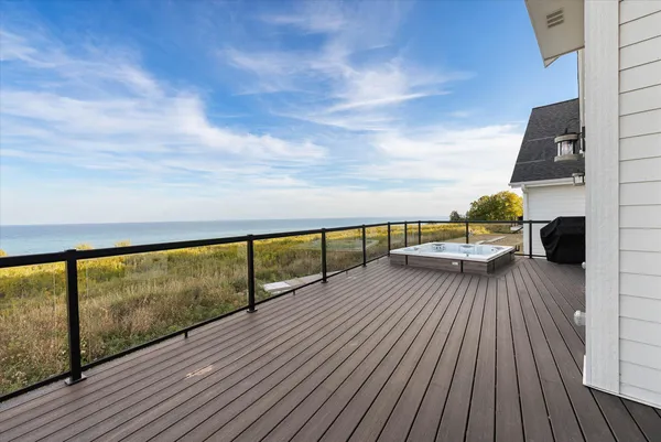 $1,390,000 | 1082 Seanma Wynd, Port Washington, WI 53074