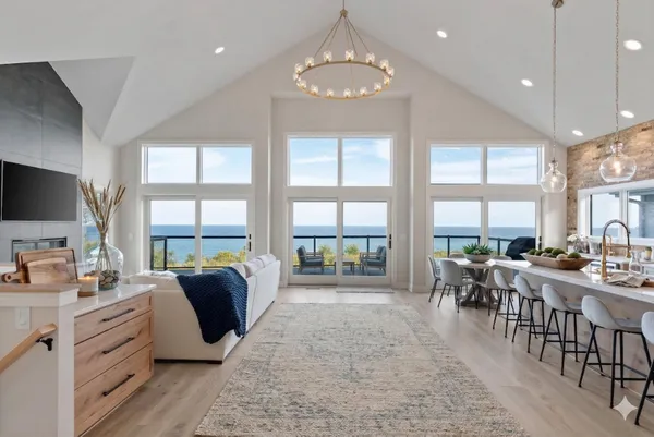 $1,390,000 | 1082 Seanma Wynd, Port Washington, WI 53074