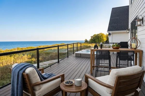 $1,390,000 | 1082 Seanma Wynd, Port Washington, WI 53074