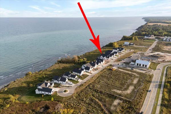 $1,390,000 | 1082 Seanma Wynd, Port Washington, WI 53074