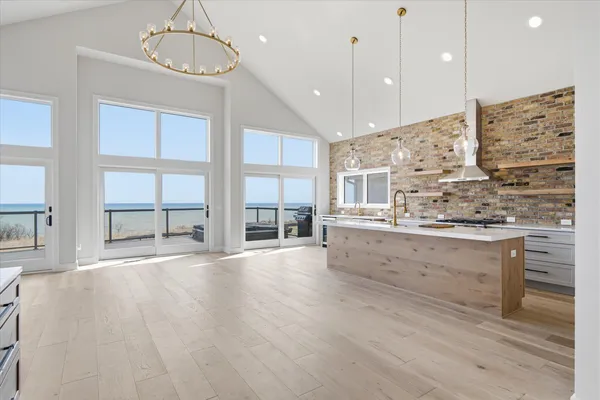 $1,390,000 | 1082 Seanma Wynd, Port Washington, WI 53074