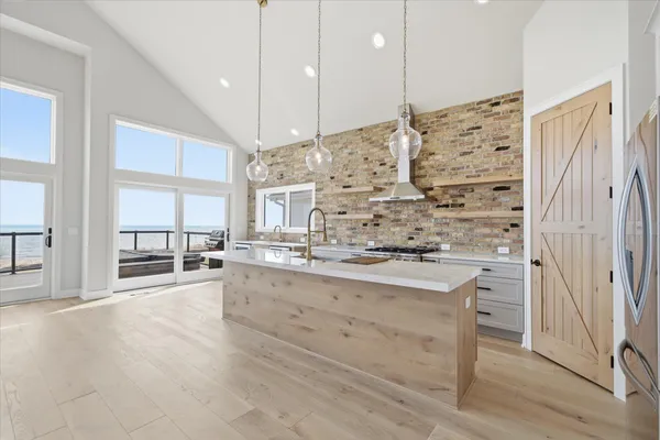 $1,390,000 | 1082 Seanma Wynd, Port Washington, WI 53074