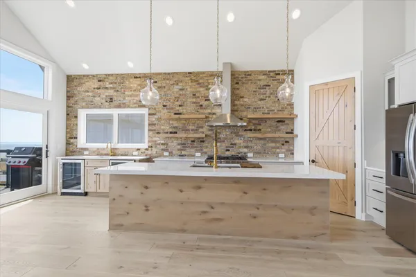 $1,390,000 | 1082 Seanma Wynd, Port Washington, WI 53074