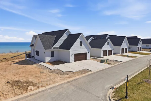 $1,390,000 | 1082 Seanma Wynd, Port Washington, WI 53074