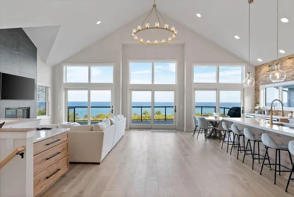 $1,390,000 | 1082 Seanma Wynd, Port Washington, WI 53074