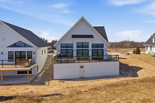$1,390,000 | 1082 Seanma Wynd, Port Washington, WI 53074