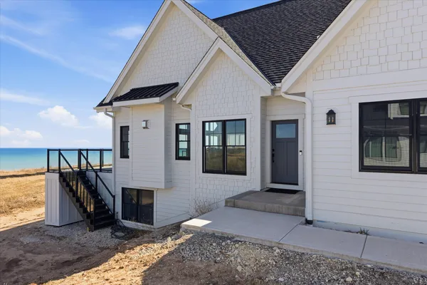 $1,390,000 | 1082 Seanma Wynd, Port Washington, WI 53074