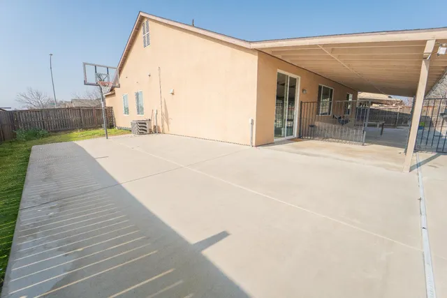 $465,000 | 900 Heather Avenue, Dinuba, CA 93618