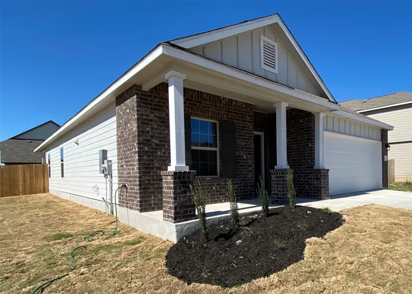 $1,900 | 716 Red Barn Bend, New Braunfels, TX 78130