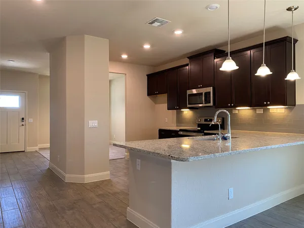 $1,900 | 716 Red Barn Bend, New Braunfels, TX 78130