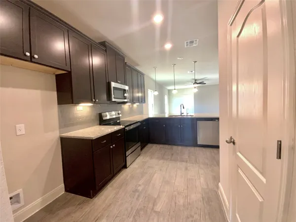 $1,900 | 716 Red Barn Bend, New Braunfels, TX 78130