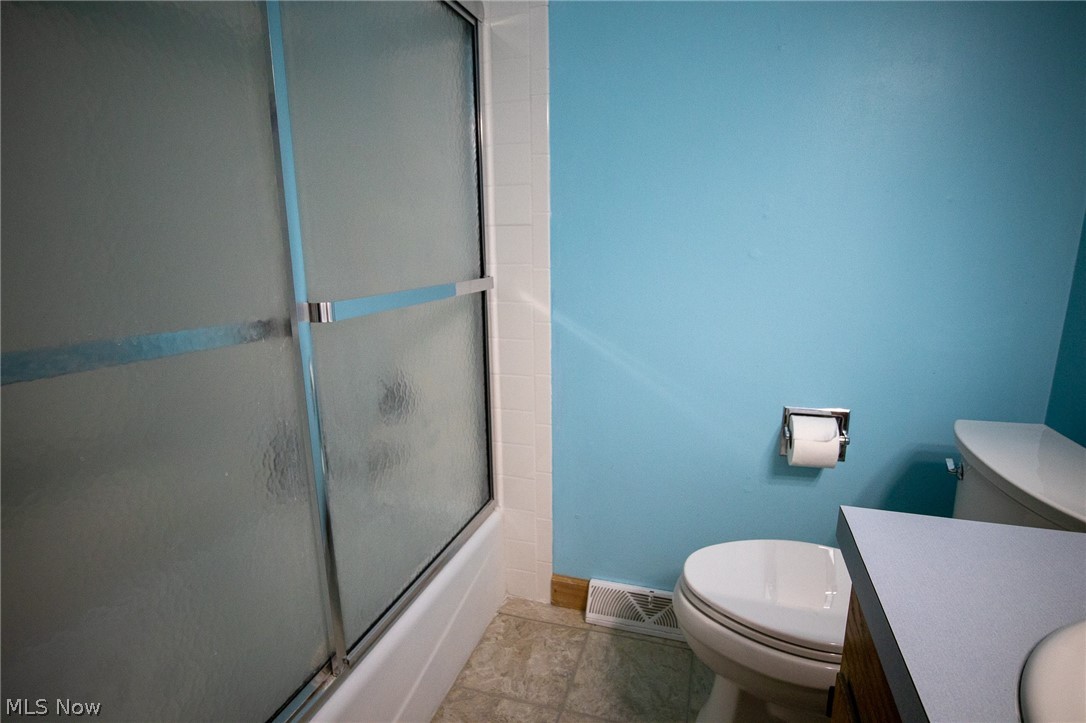 785 Chaffin Road Akron, OH 44306 - Photo 21 of 27 Nice shower doors on the tub which offers tiled surround.