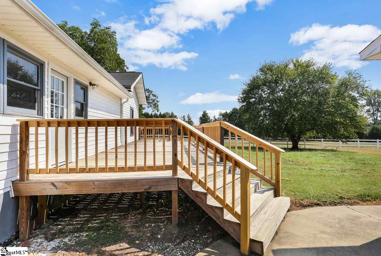 509 Jenkins Bridge Road Simpsonville, SC 29680 - Photo 32 of 36