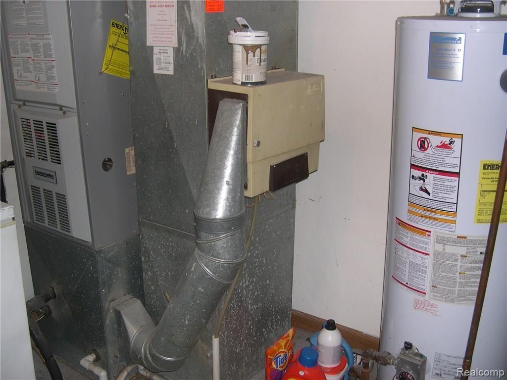 10219 Farmington Road Livonia, MI 48150 - Photo 34 of 34 MECHANICS