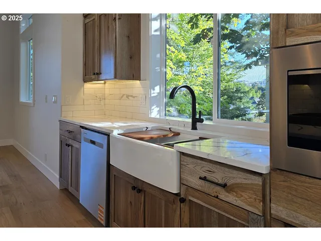 $737,557 | 3442 River Heights Drive, Springfield, OR 97477