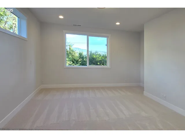 $737,557 | 3442 River Heights Drive, Springfield, OR 97477