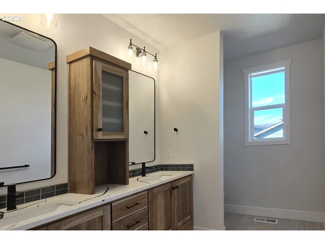 $737,557 | 3442 River Heights Drive, Springfield, OR 97477