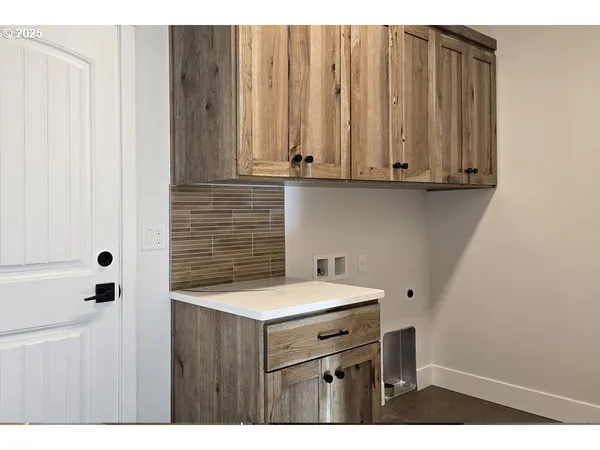 $737,557 | 3442 River Heights Drive, Springfield, OR 97477