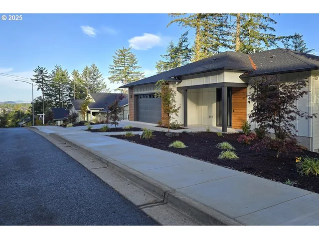 $737,557 | 3442 River Heights Drive, Springfield, OR 97477