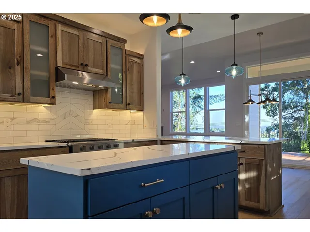 $737,557 | 3442 River Heights Drive, Springfield, OR 97477