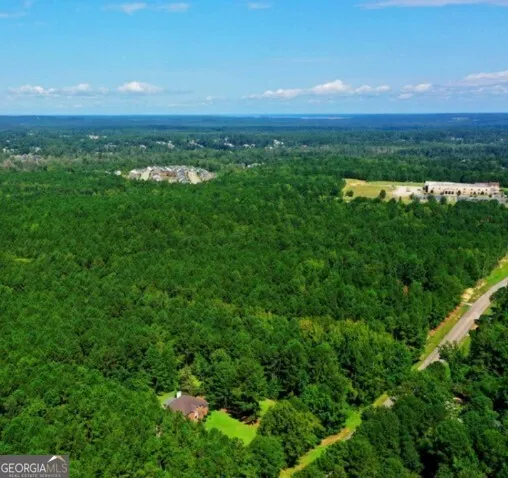 a picture of a table and a chair