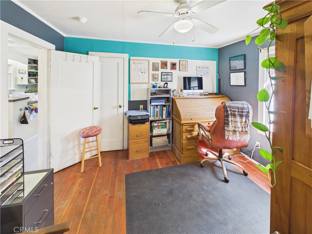 4208 Ramsden Road Mariposa, CA 95338 - Photo 25 of 42 a living room with furniture and a table