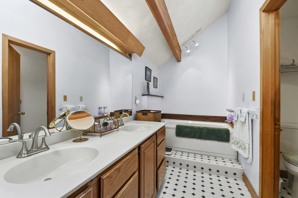 27 Bailey Road Townsend, MA 01474 - Photo 24 of 37