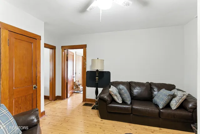 $1,299,900 | 125 Barnes Lane, Strawberry Plains, TN 37871