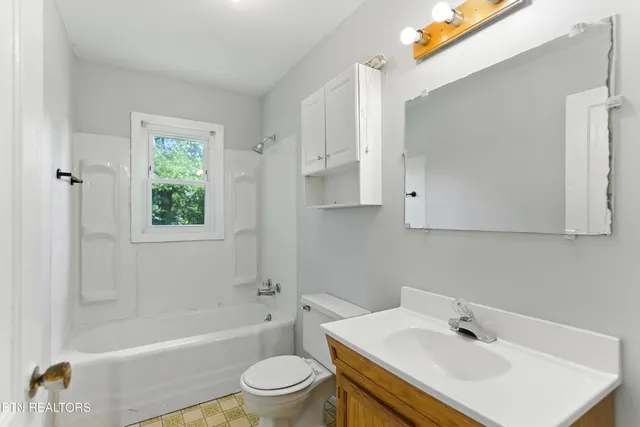 $1,299,900 | 125 Barnes Lane, Strawberry Plains, TN 37871