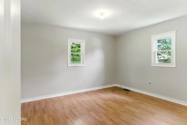 $1,299,900 | 125 Barnes Lane, Strawberry Plains, TN 37871