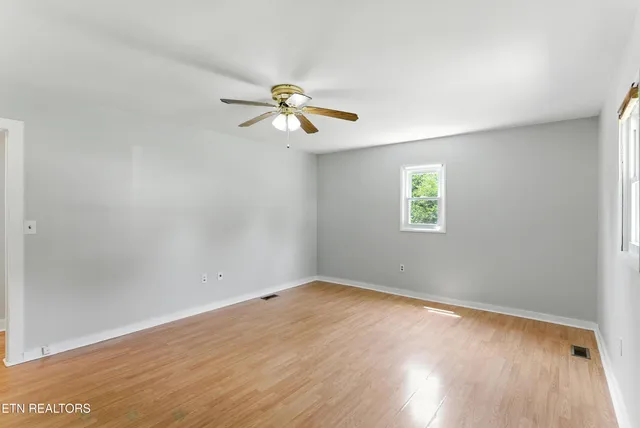 $1,299,900 | 125 Barnes Lane, Strawberry Plains, TN 37871