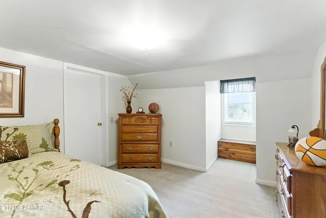 $1,299,900 | 125 Barnes Lane, Strawberry Plains, TN 37871