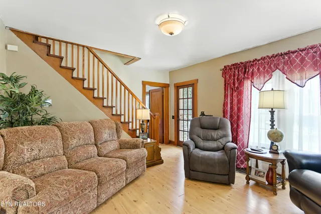 $1,299,900 | 125 Barnes Lane, Strawberry Plains, TN 37871