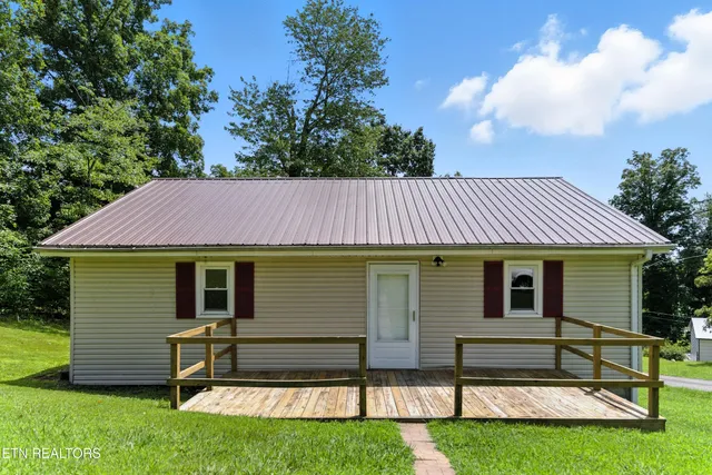 $1,299,900 | 125 Barnes Lane, Strawberry Plains, TN 37871