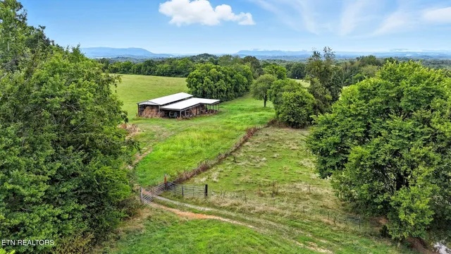 $1,299,900 | 125 Barnes Lane, Strawberry Plains, TN 37871