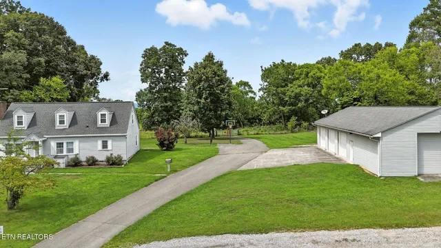 $1,299,900 | 125 Barnes Lane, Strawberry Plains, TN 37871